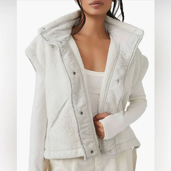 Free People FP Movement Scout It Out
Fleece Vest - Picture 1 of 3